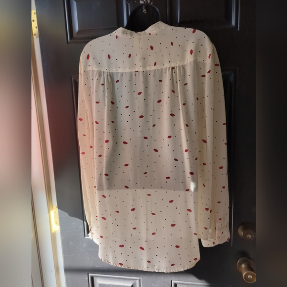 Faded Glory Button Up Top Size 16 Lips Pattern Polyester Non Wrinkle Long Sleeve - Picture 11 of 13